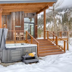 Mountain Modern Luxury Retreat with Hot Tub