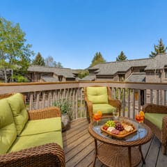 Alpine Loft | Walk to Ski | Hot Tub | Pool | Deck