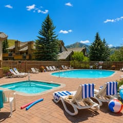 Snowcreek Retreat at Dollar | Walk to Dollar Mountain + Lodge | Hot Tub