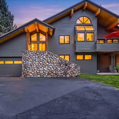 Sage Haven | Walk to Warm Springs + Hot Tub and Aprés Deck
