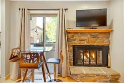 Elkhorn Condo Walk to Dollar!