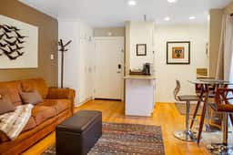 Elkhorn Condo Walk to Dollar!