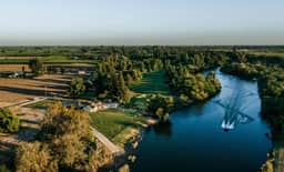 Riverfront Beauty with Pickle Ball Court