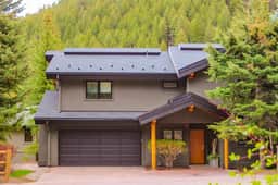 Slope-Side Chic: Home with Hot Tub - Image 3