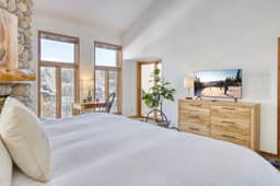 Stunning Elkhorn Condo with Sauna, Hot Tub, + More!