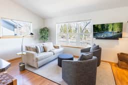 Cozy Hailey Haven: Sun, Ski, Work, & Play at Your Doorstep