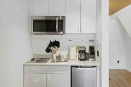 Edelweiss Loft | Ski-In Ski-Out Studio Steps from Warm Springs Lift