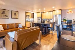 Elkhorn Retreat: Condo with Pond Views, Pool & Pet-Friendly - Image 2