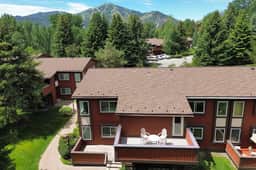 Spacious Sun Valley Condo with Private Creekside Deck