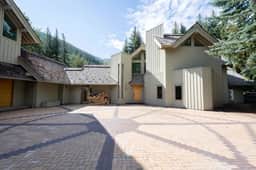The Creekbend House | Waterfront + Steps to Baldy