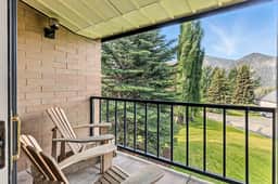 Bigwood Basecamp with Mountain Views & Great Location - Image 2