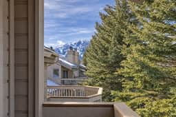 Snowcreek Retreat at Dollar | Walk to Dollar Mountain + Lodge | Hot Tub