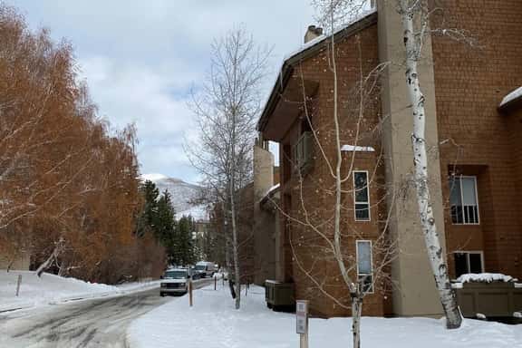 Elkhorn Condo Walk to Dollar! - Image 1