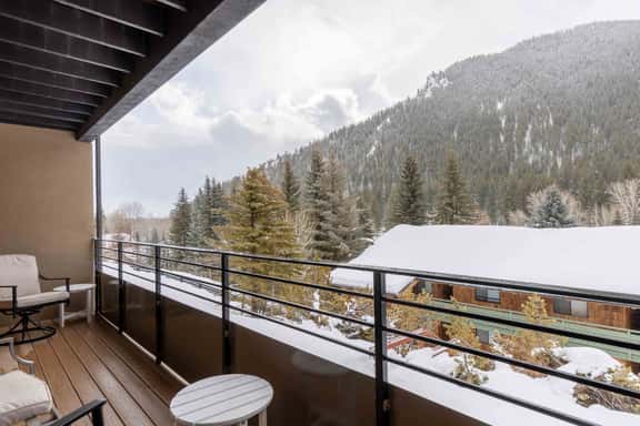 Stylish Warm Springs Adventure Condo - Image 1