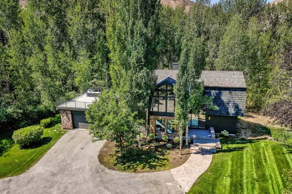 The River House | Private River Access + Huge Backyard - Image 1