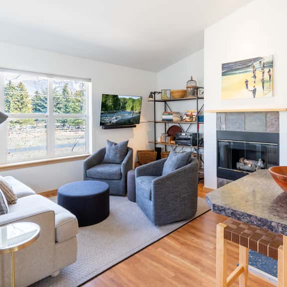 Cozy Hailey Haven: Sun, Ski, Work, & Play at Your Doorstep - Image 1