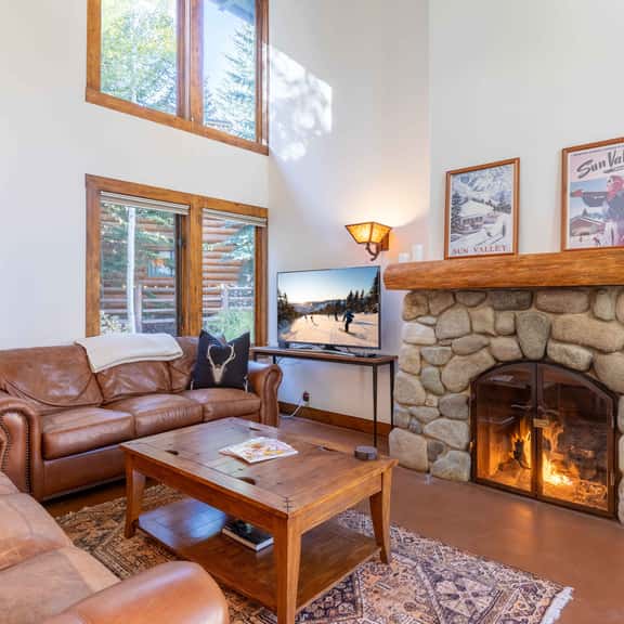 Elegant Three Suite Condo Steps to Warm Springs Lodge - Image 1