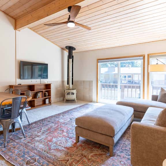 Comfortable Val D'Sol Condo: Prime Location with Pool & Mountain Views - Image 1