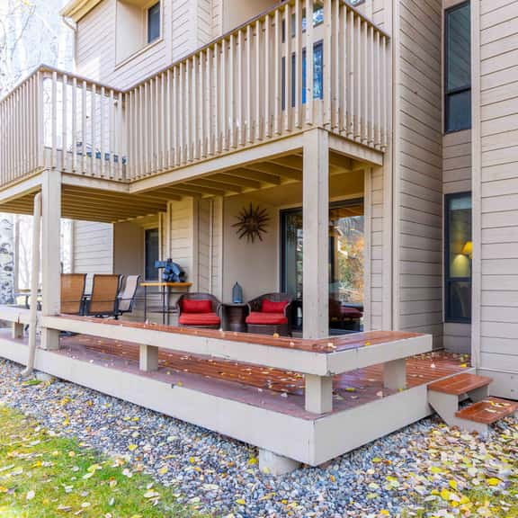 Elkhorn Retreat: Condo with Pond Views, Pool & Pet-Friendly - Image 1