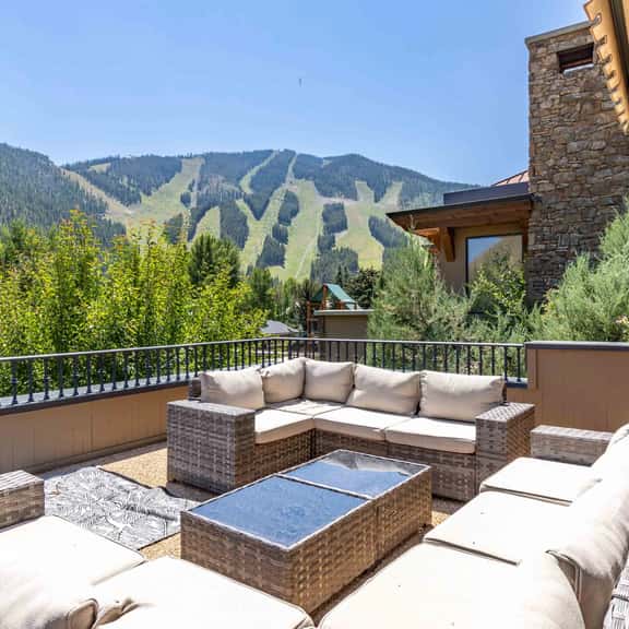Luxury Warm Springs Home with Rooftop Hot Tub, Epic Views, + Walk to Lift! - Image 1