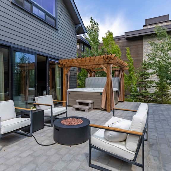 Boutique West Ketchum Escape | Private Hot Tub + Detached Casita | Walk to Everything - Image 1
