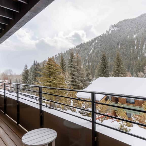 Stylish Warm Springs Adventure Condo - Image 1
