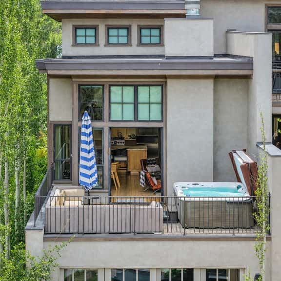 Alpine Rowhouse - Boutique Luxury in Town - Image 1