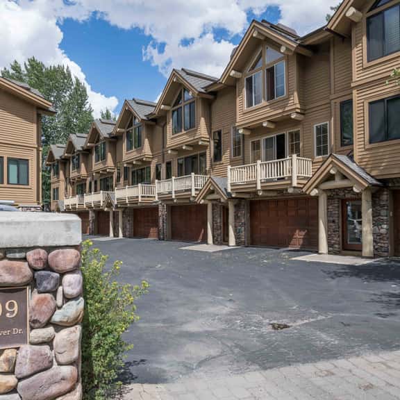 Trailside Townhome | Hot Tub | Walk to Ski - Image 1