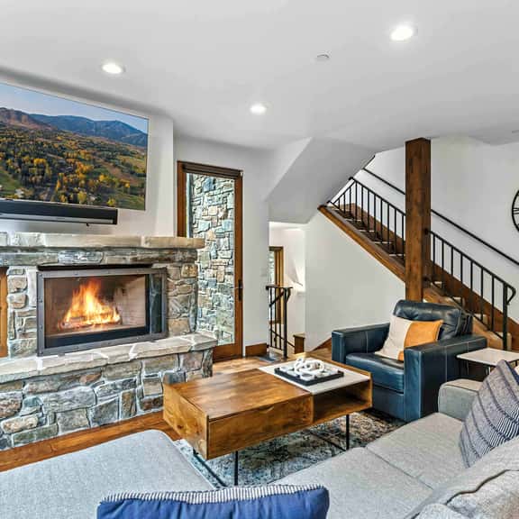 The Aspen Nook at SkiView | Walk to Town & Ski - Image 1