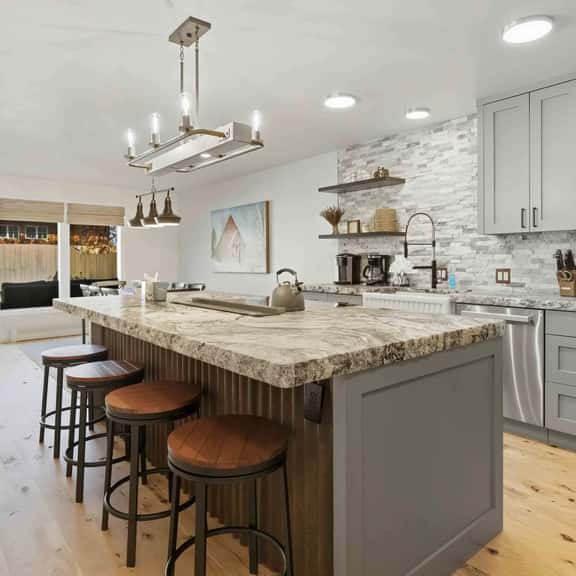 The Timberline House | Modern Mountain Comfort | Walk to Town & Near Lifts - Image 1