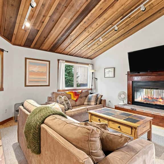 Peaceful Elkhorn Aspen Retreat with Amenity Access - Image 1
