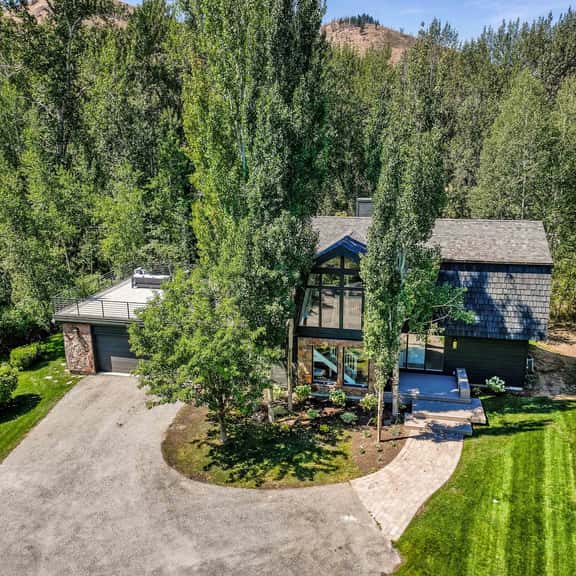 The River House | Private River Access + Huge Backyard - Image 1