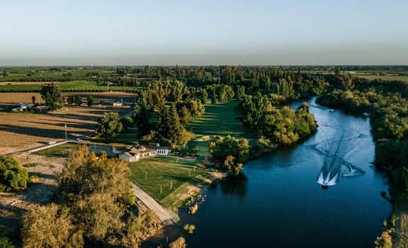 Riverfront Beauty with Pickle Ball Court