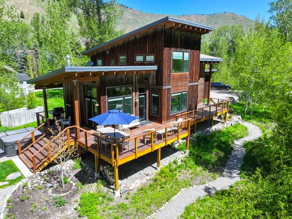 Mountain Modern Luxury Retreat with Hot Tub - Image 3
