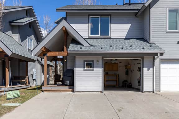 Cozy Hailey Haven: Sun, Ski, Work, & Play at Your Doorstep - Image 2
