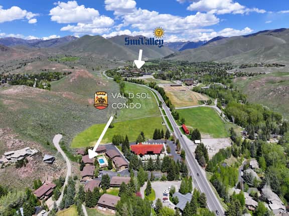 Comfortable Val D'Sol Condo: Prime Location with Pool & Mountain Views