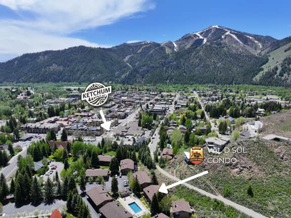 Comfortable Val D'Sol Condo: Prime Location with Pool & Mountain Views