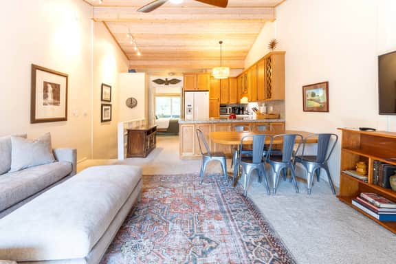 Comfortable Val D'Sol Condo: Prime Location with Pool & Mountain Views - Image 3