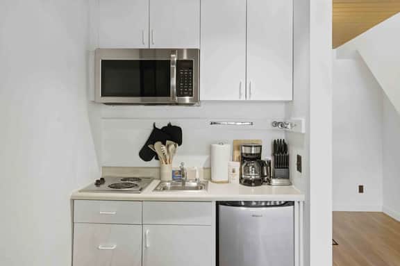 Edelweiss Loft | Ski-In Ski-Out Studio Steps from Warm Springs Lift