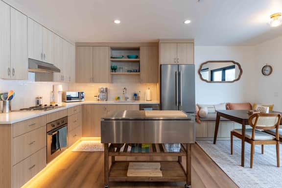 Stylish Warm Springs Adventure Condo - Image 2