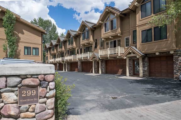 Trailside Townhome | Hot Tub | Walk to Ski