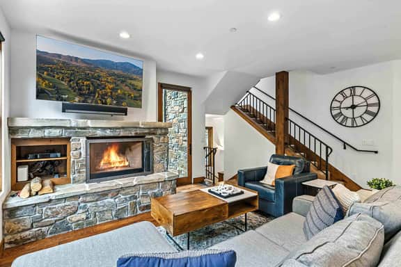The Aspen Nook at SkiView | Walk to Town & Ski