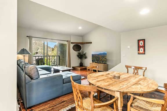 Bigwood Basecamp with Mountain Views & Great Location