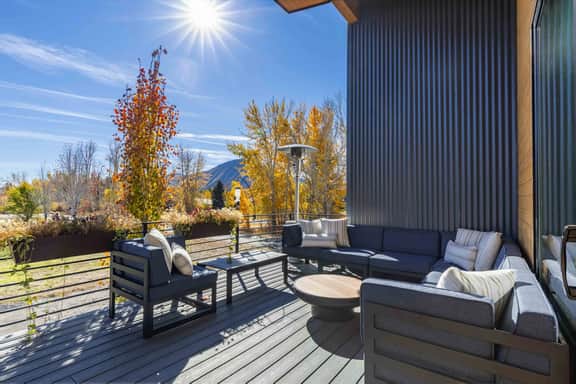 The Ridgehouse | Modern Mountain Stay with Sauna Near Trails & Skiing