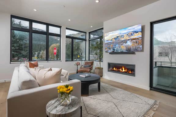 Resort-Style Luxury 4BR Condo in Downtown Ketchum