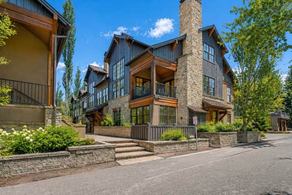 Luxury Timbers Townhome | Walk to Town & Ski - Image 2