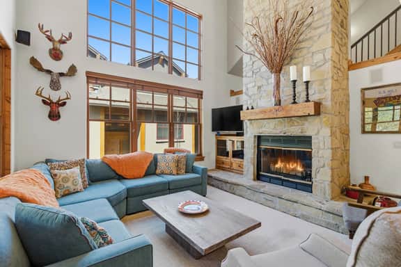 Luxury Timbers Townhome | Walk to Town & Ski