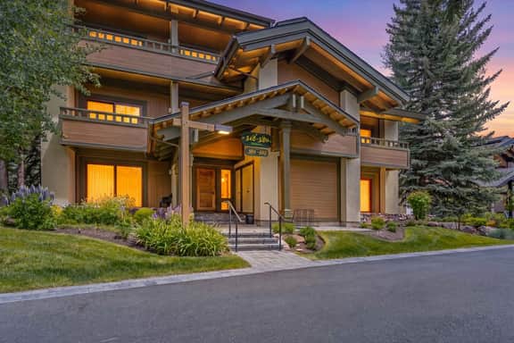 Wildflower on the Fairway | 4 King Suites | Resort Passes - Image 2