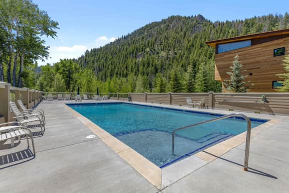 113 Townhouse Lane #117
