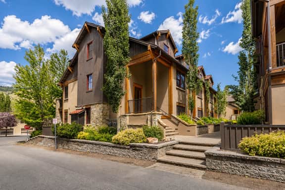 The Timbers Retreat | Hot Tub, Baldy Views & Walk to Downtown - Image 2
